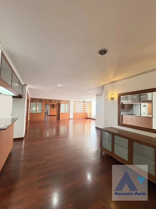 13  4 br Apartment For Rent in Phaholyothin ,Bangkok BTS Saphan-Kwai at Heart of Phaya Thai AA44551