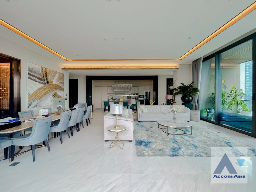 unitBig Balcony, Penthouse | Luxury Elegant unit.   Balcony facing swimming pool.