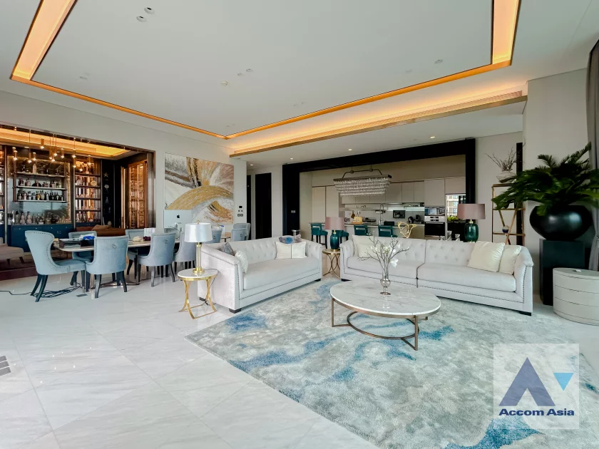 unitBig Balcony, Penthouse | Luxury Elegant unit.   Balcony facing swimming pool.