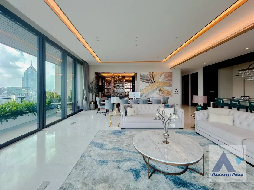 unitBig Balcony, Penthouse | Luxury Elegant unit.   Balcony facing swimming pool.