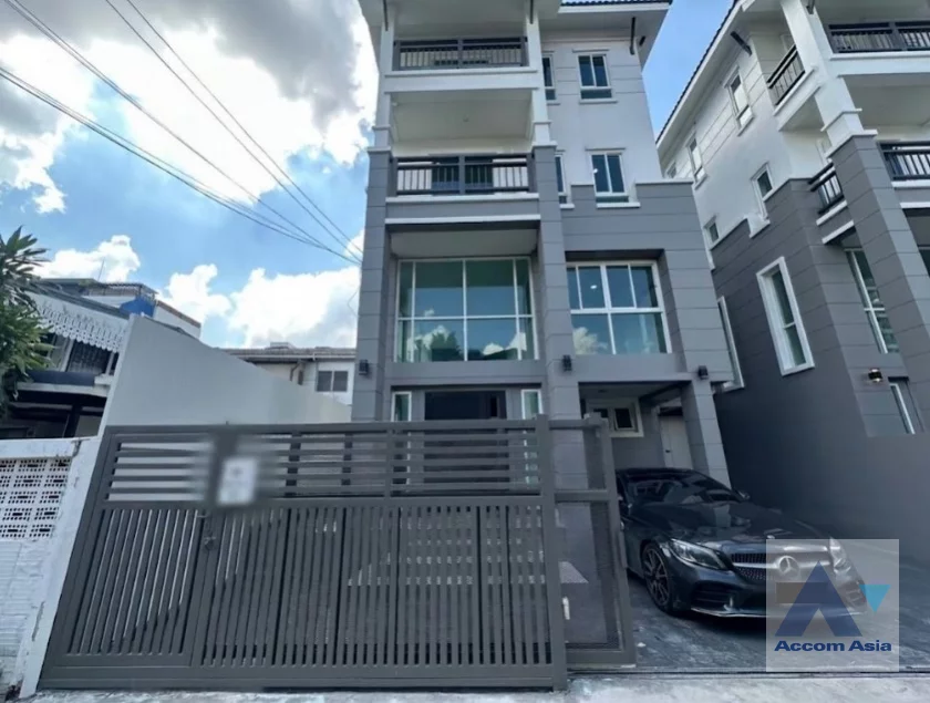  2  3 br Townhouse For Rent in Sukhumvit ,Bangkok BTS Phra khanong AA44795