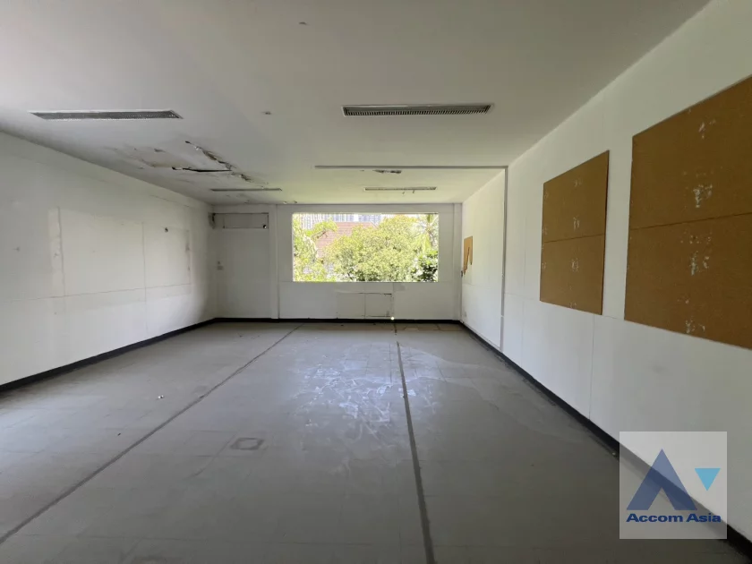 4  House for rent and sale in Sukhumvit ,Bangkok BTS Ekkamai AA44853