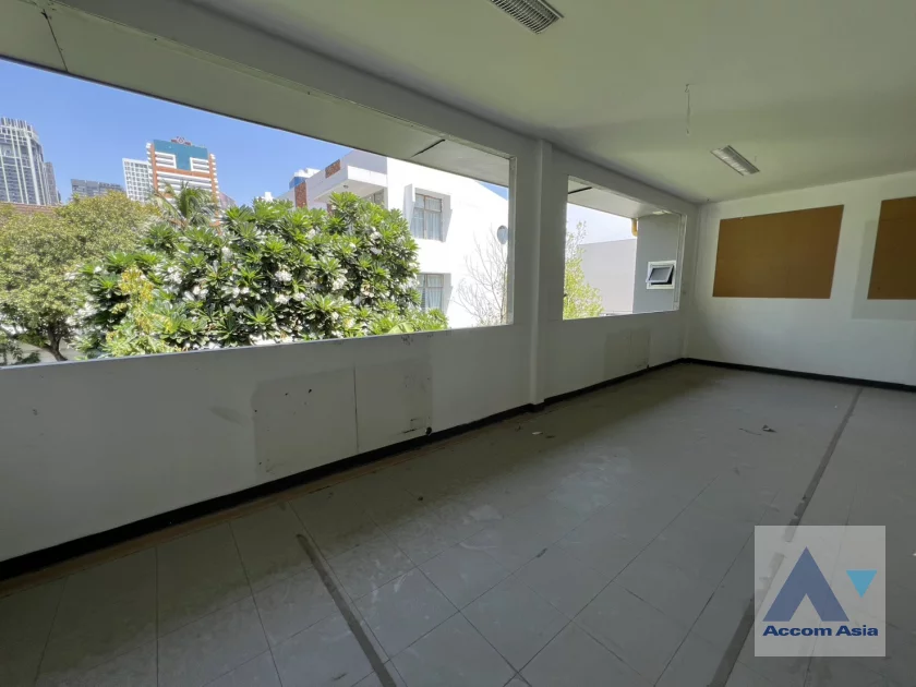  1  House for rent and sale in Sukhumvit ,Bangkok BTS Ekkamai AA44853