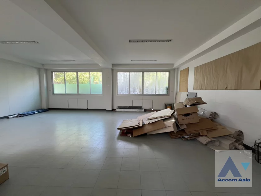 6  House for rent and sale in Sukhumvit ,Bangkok BTS Ekkamai AA44853