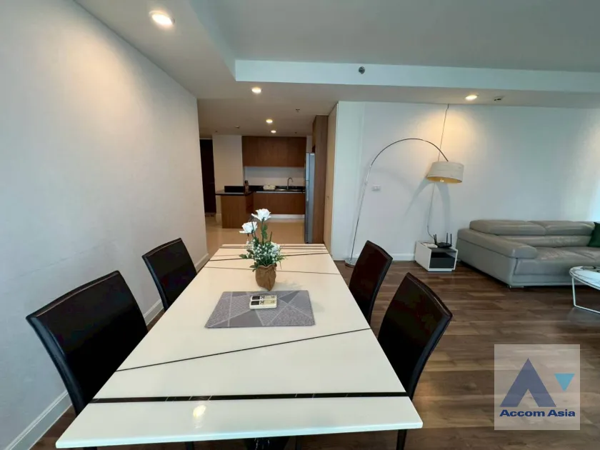 unit 2 Bedrooms  Condominium For Rent in Ploenchit, Bangkok  near BTS Ratchadamri (AA44889)
