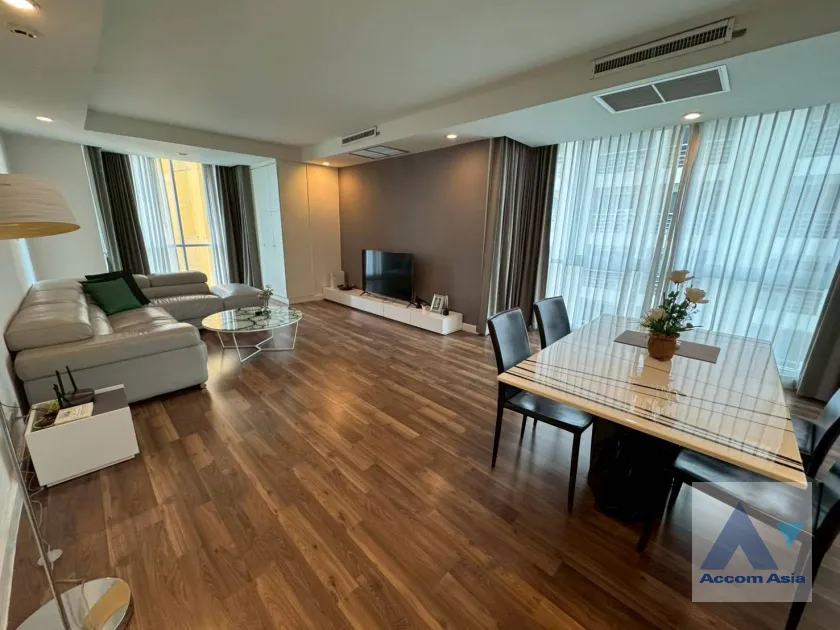 unit 2 Bedrooms  Condominium For Rent in Ploenchit, Bangkok  near BTS Ratchadamri (AA44889)