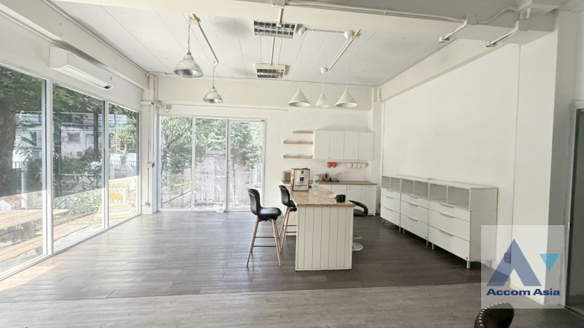  2  8 br House for rent and sale in Sukhumvit ,Bangkok BTS Punnawithi AA45036