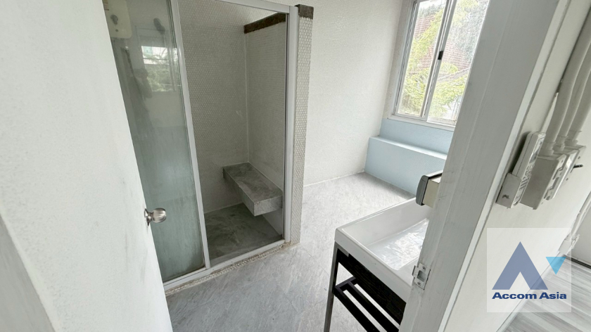 15  8 br House for rent and sale in Sukhumvit ,Bangkok BTS Punnawithi AA45036