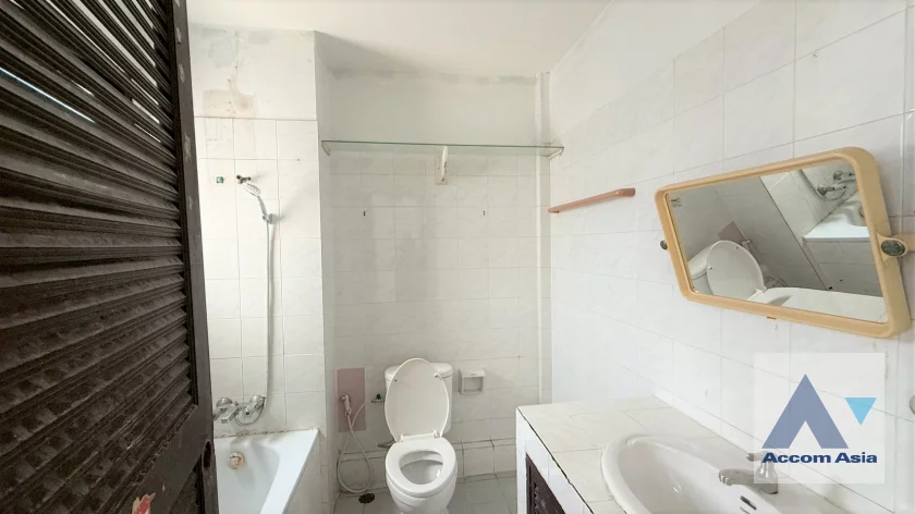 15  5 br Townhouse for rent and sale in Sukhumvit ,Bangkok BTS Phrom Phong AA45071