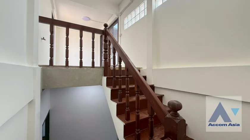 10  5 br Townhouse for rent and sale in Sukhumvit ,Bangkok BTS Phrom Phong AA45071