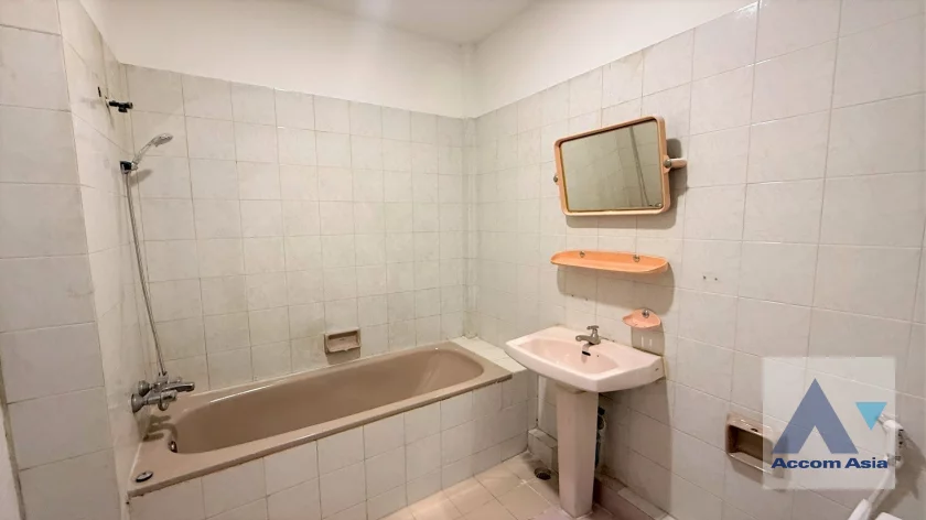 14  5 br Townhouse for rent and sale in Sukhumvit ,Bangkok BTS Phrom Phong AA45071