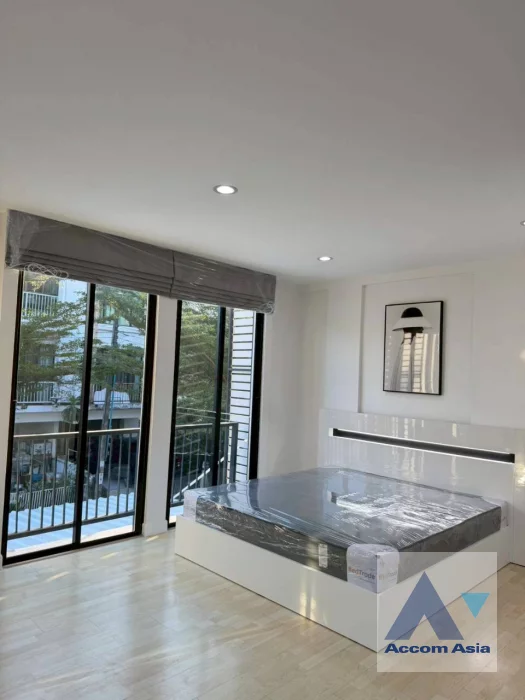 12  3 br Townhouse For Rent in Pattanakarn ,Bangkok BTS On Nut at Areeya Mandarina 77 AA45108