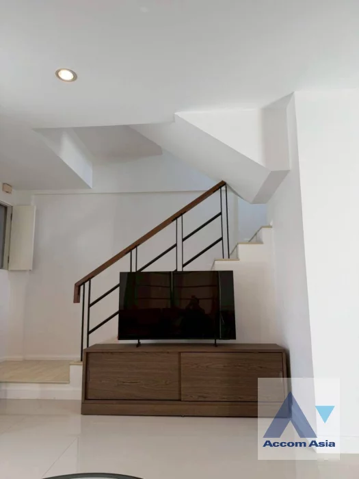  1  3 br Townhouse For Rent in Pattanakarn ,Bangkok BTS On Nut at Areeya Mandarina 77 AA45108