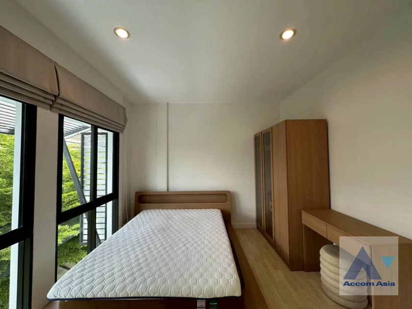 unit 3 Bedrooms  Townhouse For Rent & Sale in Pattanakarn, Bangkok  near BTS On Nut (AA45108)