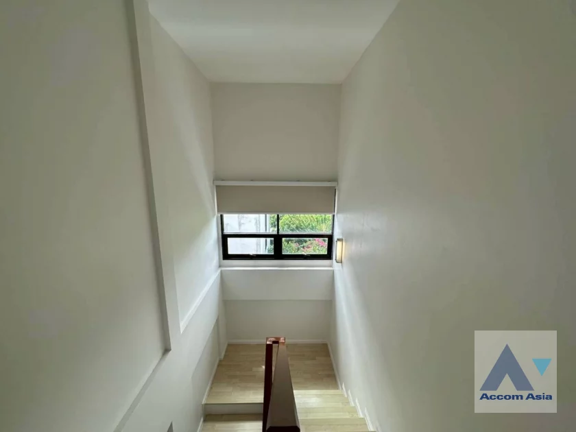 7  3 br Townhouse for rent and sale in Pattanakarn ,Bangkok BTS On Nut at Areeya Mandarina 77 AA45108