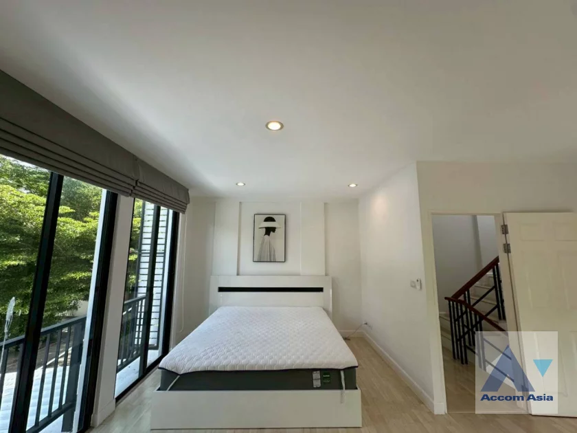 13  3 br Townhouse for rent and sale in Pattanakarn ,Bangkok BTS On Nut at Areeya Mandarina 77 AA45108