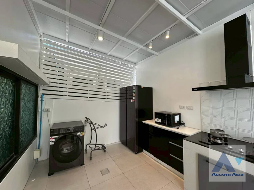 5  3 br Townhouse for rent and sale in Pattanakarn ,Bangkok BTS On Nut at Areeya Mandarina 77 AA45108