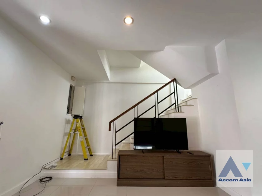 6  3 br Townhouse for rent and sale in Pattanakarn ,Bangkok BTS On Nut at Areeya Mandarina 77 AA45108