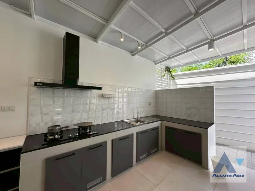 unit 3 Bedrooms  Townhouse For Rent & Sale in Pattanakarn, Bangkok  near BTS On Nut (AA45108)