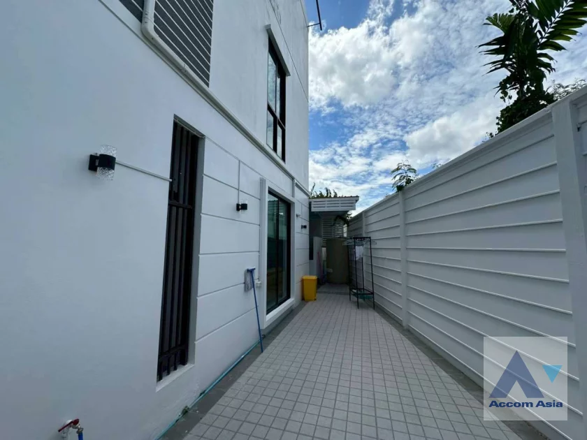 20  3 br Townhouse for rent and sale in Pattanakarn ,Bangkok BTS On Nut at Areeya Mandarina 77 AA45108