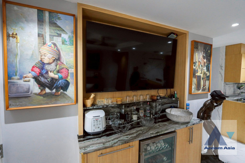 6  2 br Condominium for rent and sale in Ploenchit ,Bangkok BTS Ratchadamri at Baan Thanon Sarasin AA45162