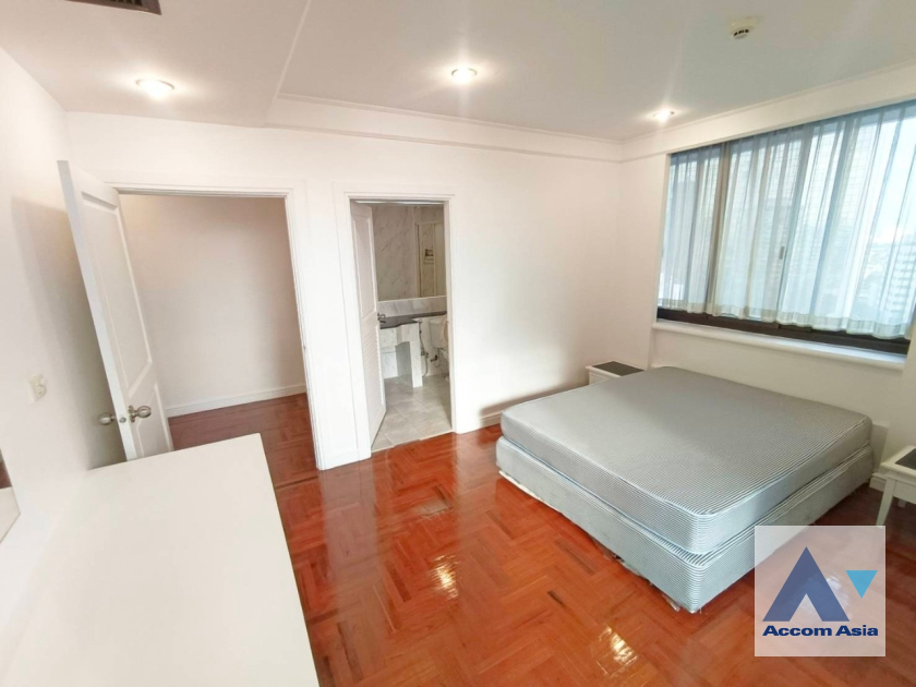 9  3 br Apartment For Rent in Phaholyothin ,Bangkok BTS Ari at Simply Delightful - Convenient AA45235
