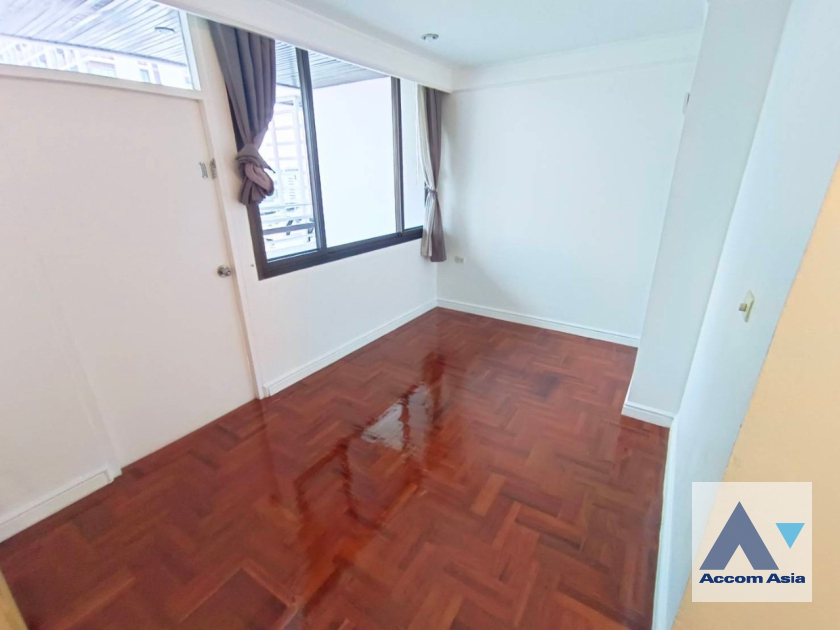 11  3 br Apartment For Rent in Phaholyothin ,Bangkok BTS Ari at Simply Delightful - Convenient AA45235