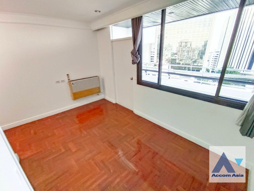 12  3 br Apartment For Rent in Phaholyothin ,Bangkok BTS Ari at Simply Delightful - Convenient AA45235