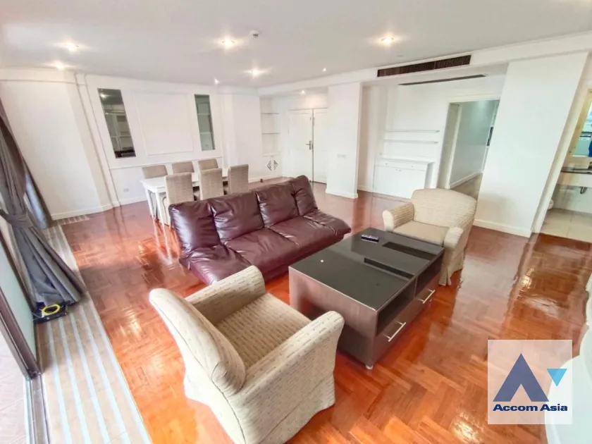 unit 3 Bedrooms  Apartment For Rent in Phaholyothin, Bangkok  near BTS Ari (AA45235)