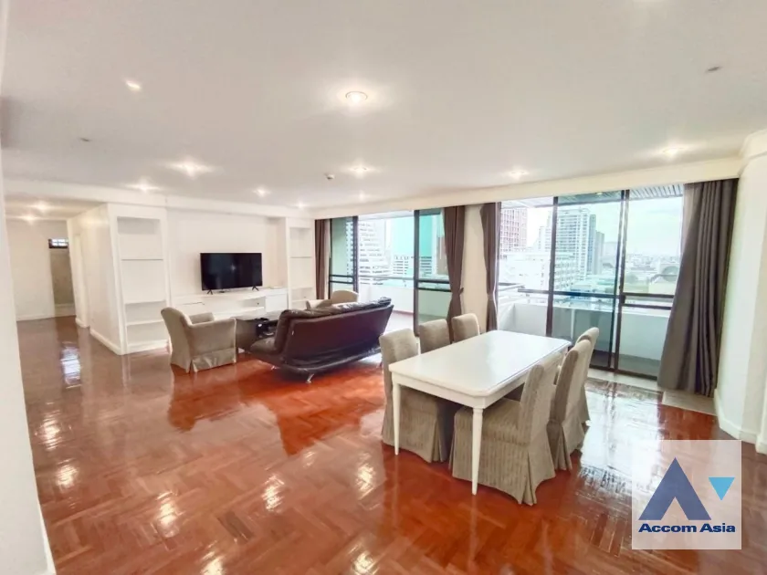 unit 3 Bedrooms  Apartment For Rent in Phaholyothin, Bangkok  near BTS Ari (AA45235)