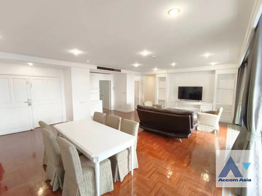 unit 3 Bedrooms  Apartment For Rent in Phaholyothin, Bangkok  near BTS Ari (AA45235)