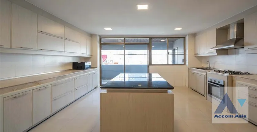 unit 3 Bedrooms  Apartment For Rent & Sale in Sukhumvit, Bangkok  near BTS Phrom Phong (AA45247)