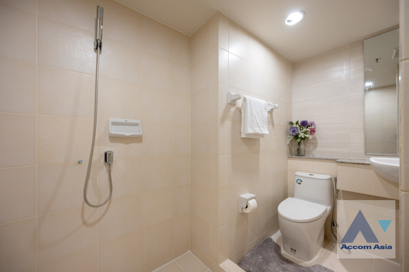 23  3 br Condominium For Sale in Rama 3 ,Bangkok BTS Chong Nonsi - MRT Lumphini at Resorta Yen-Akat AA45267