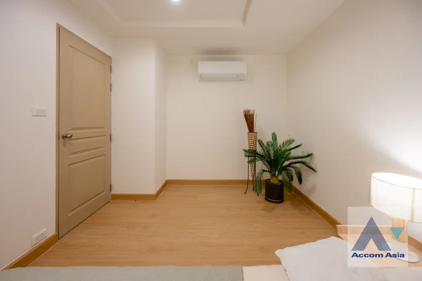 14  3 br Condominium For Sale in Rama 3 ,Bangkok BTS Chong Nonsi - MRT Lumphini at Resorta Yen-Akat AA45273
