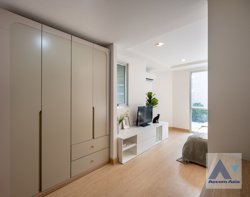 18  3 br Condominium For Sale in Rama 3 ,Bangkok BTS Chong Nonsi - MRT Lumphini at Resorta Yen-Akat AA45273