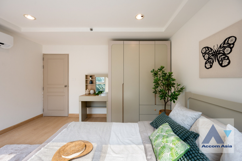 19  3 br Condominium For Sale in Rama 3 ,Bangkok BTS Chong Nonsi - MRT Lumphini at Resorta Yen-Akat AA45273