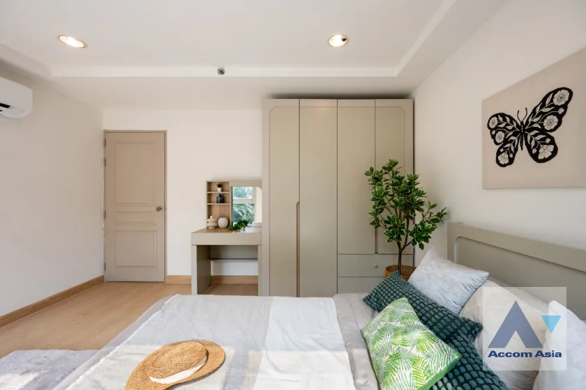 19  3 br Condominium For Sale in Rama 3 ,Bangkok BTS Chong Nonsi - MRT Lumphini at Resorta Yen-Akat AA45273