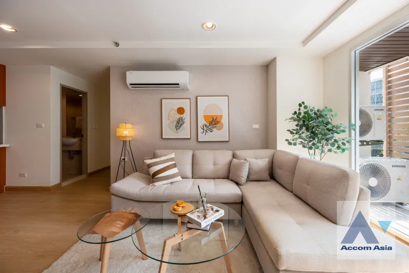 unit 3 Bedrooms  Condominium For Sale in Rama 3, Bangkok  near BTS Chong Nonsi - MRT Lumphini (AA45273)