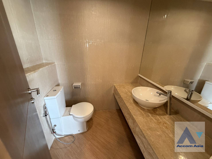 22  3 br Apartment for rent and sale in Sukhumvit ,Bangkok BTS Ekkamai at Low-rise Apartment, Only 1,000m to BTS AA45341