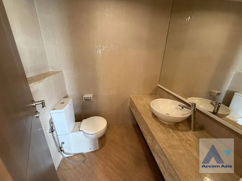 22  3 br Apartment for rent and sale in Sukhumvit ,Bangkok BTS Ekkamai at Low-rise Apartment, Only 1,000m to BTS AA45341