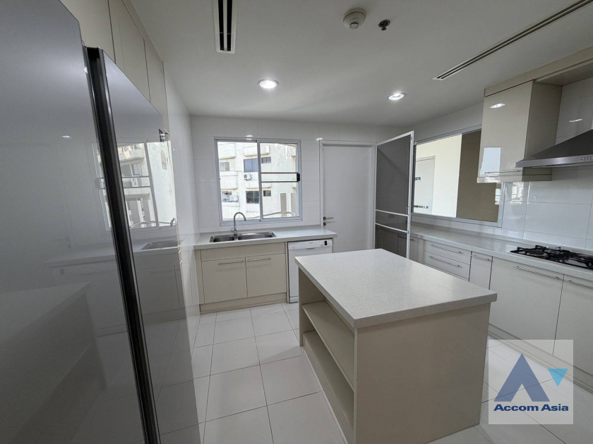 4  3 br Apartment for rent and sale in Sukhumvit ,Bangkok BTS Ekkamai at Low-rise Apartment, Only 1,000m to BTS AA45341