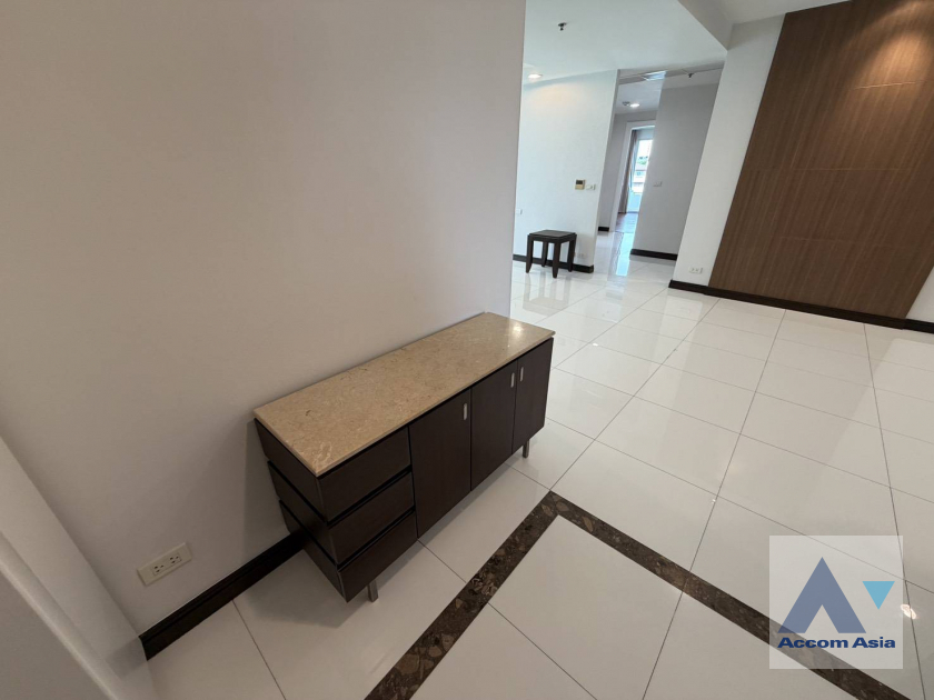 5  3 br Apartment for rent and sale in Sukhumvit ,Bangkok BTS Ekkamai at Low-rise Apartment, Only 1,000m to BTS AA45341