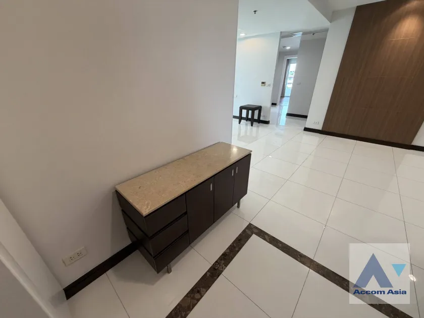 5  3 br Apartment for rent and sale in Sukhumvit ,Bangkok BTS Ekkamai at Low-rise Apartment, Only 1,000m to BTS AA45341