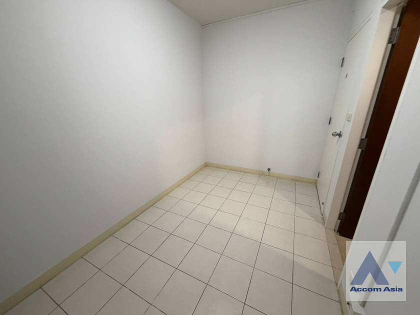 25  3 br Apartment for rent and sale in Sukhumvit ,Bangkok BTS Ekkamai at Low-rise Apartment, Only 1,000m to BTS AA45341