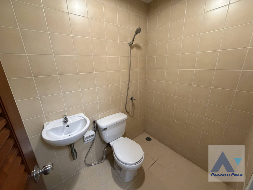 19  3 br Apartment for rent and sale in Sukhumvit ,Bangkok BTS Ekkamai at Low-rise Apartment, Only 1,000m to BTS AA45341