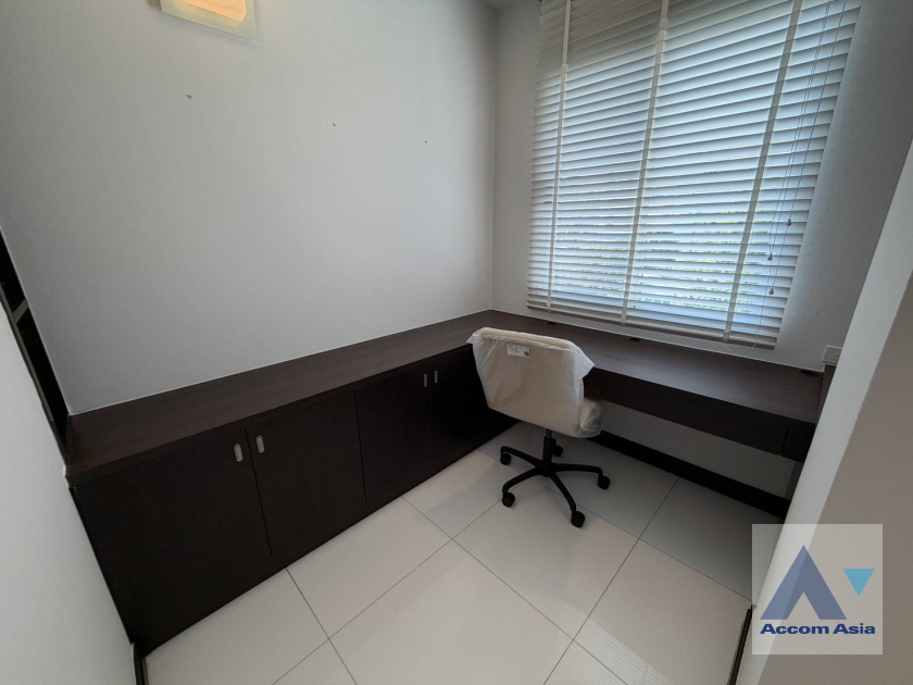 14  3 br Apartment for rent and sale in Sukhumvit ,Bangkok BTS Ekkamai at Low-rise Apartment, Only 1,000m to BTS AA45341