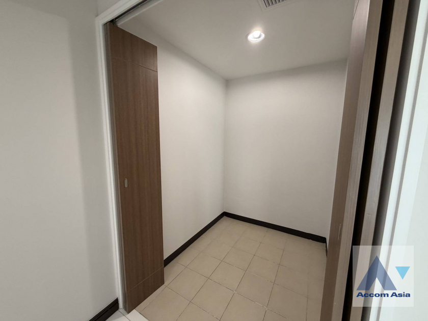 24  3 br Apartment for rent and sale in Sukhumvit ,Bangkok BTS Ekkamai at Low-rise Apartment, Only 1,000m to BTS AA45341