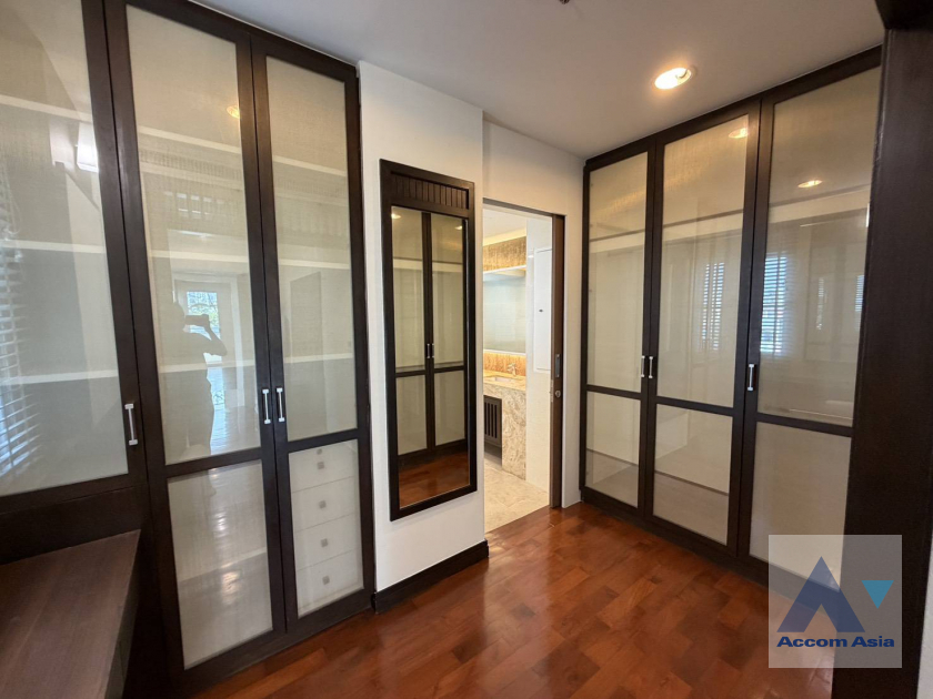 15  3 br Apartment for rent and sale in Sukhumvit ,Bangkok BTS Ekkamai at Low-rise Apartment, Only 1,000m to BTS AA45341