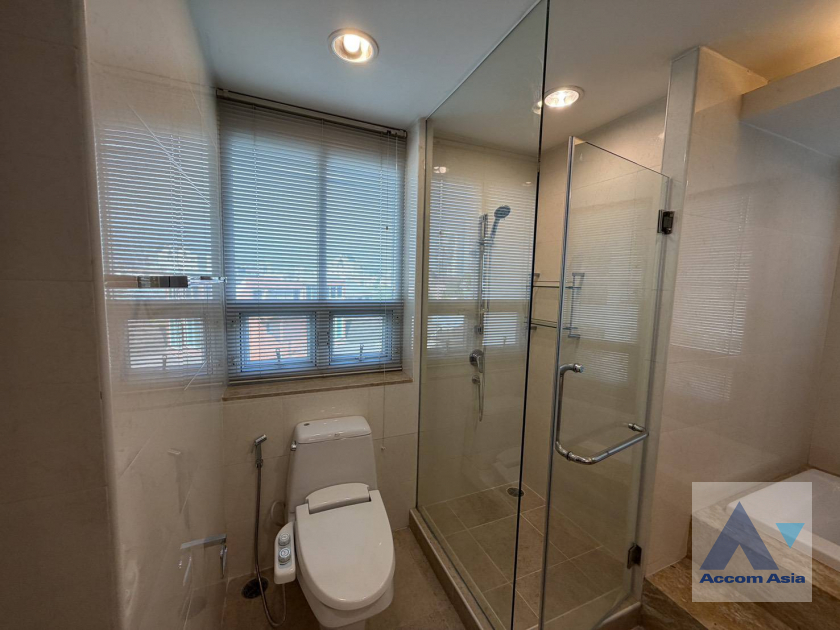 23  3 br Apartment for rent and sale in Sukhumvit ,Bangkok BTS Ekkamai at Low-rise Apartment, Only 1,000m to BTS AA45341