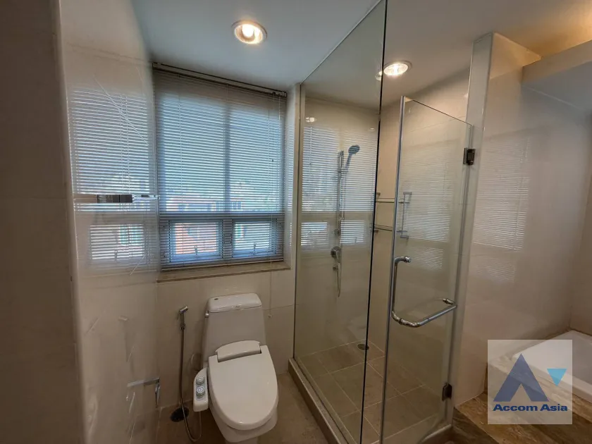 23  3 br Apartment for rent and sale in Sukhumvit ,Bangkok BTS Ekkamai at Low-rise Apartment, Only 1,000m to BTS AA45341